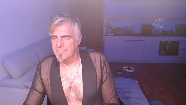 Buidapest online show from 04-04-26, 01:37