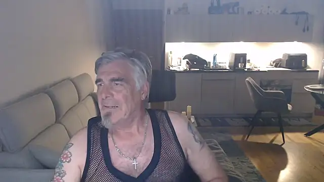Buidapest online show from 05-29-26, 03:15