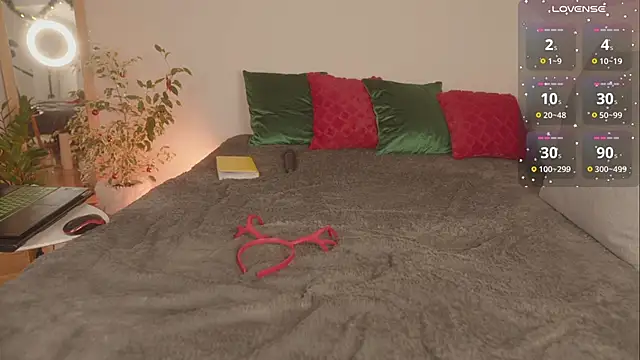 Snapshot of inked_witch chatting on 12-26-24, 02:16 inked witch online show from 12-26-24, 02:16