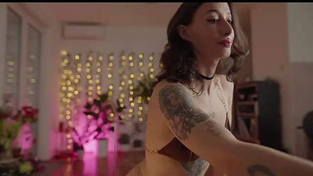 Snapshot of inked_witch chatting on 02-19-25, 08:22 inked witch online show from 02-19-25, 08:22