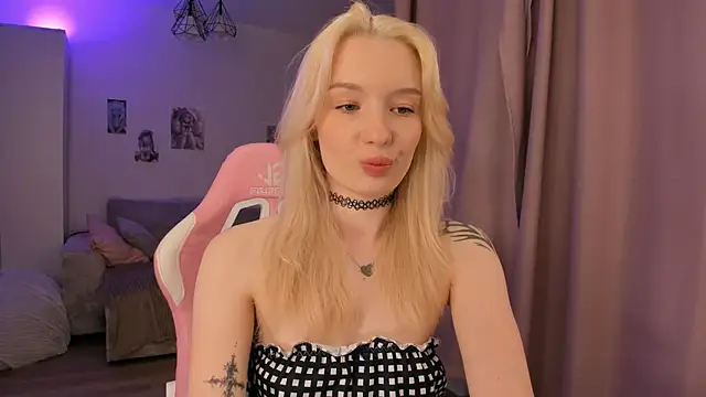 Snapshot of Tiffany_Paw chatting on 05-22-26, 03:24 Tiffany Paw online show from 05-22-26, 03:24