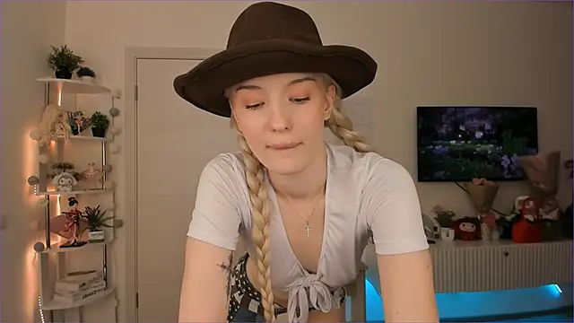 Snapshot of Tiffany_Paw chatting on 06-30-26, 03:40 Tiffany Paw online show from 06-30-26, 03:40