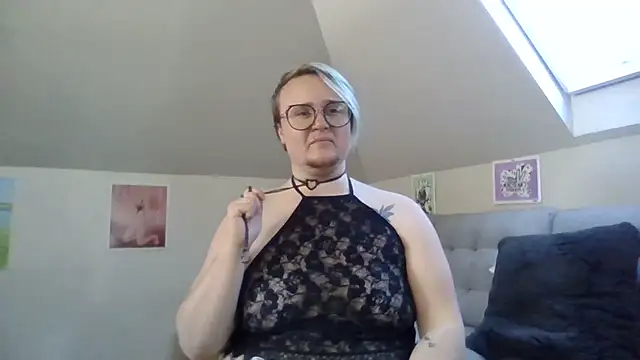 queerlyjaz online show from 12-13-25, 07:53