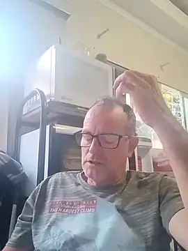 Snapshot of nard53 chatting on 12-18-25, 09:04 nard53 online show from 12-18-25, 09:04