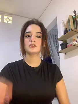 Snapshot of Esmeralda4 chatting on 12-05-25, 08:38 Esmeralda4 online show from 12-05-25, 08:38