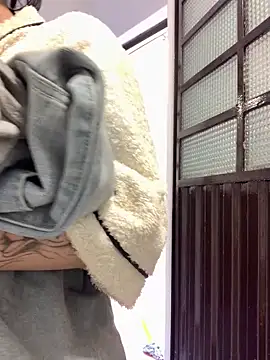 Dannii- online show from 04-12-26, 08:36