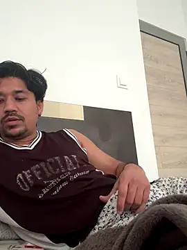 Snapshot of Jhonneeey chatting on 11-17-25, 01:17 Jhonneeey online show from 11-17-25, 01:17