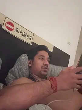 Snapshot of Jhonneeey chatting on 12-15-25, 12:48 Jhonneeey online show from 12-15-25, 12:48