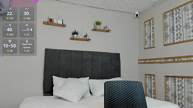 MIssZhoe online show from 11-17-25, 11:38