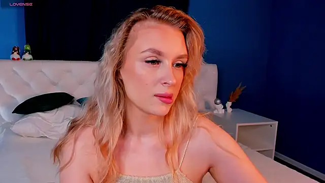 Snapshot of KiraRuiz chatting on 02-24-26, 01:03 KiraRuiz online show from 02-24-26, 01:03