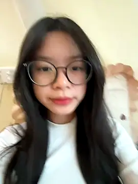 Snapshot of mau155_ chatting on 12-19-25, 12:28 mau155 online show from 12-19-25, 12:28