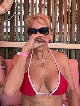 Snapshot of FitCougar chatting on 05-13-26, 01:52 FitCougar online show from 05-13-26, 01:52