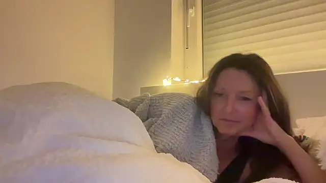 AnnaSophiaX online show from 12-22-25, 12:18