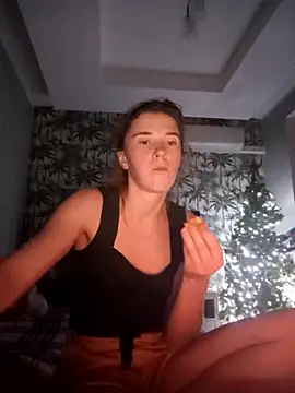 Snapshot of BarniLili chatting on 12-22-25, 11:02 BarniLili online show from 12-22-25, 11:02