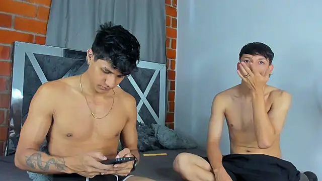 MaelSebasAndRobert1 online show from 12-18-25, 05:52