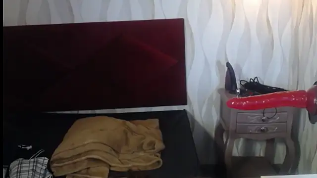 Snapshot of danna_garza chatting on 12-17-25, 04:40 danna garza online show from 12-17-25, 04:40