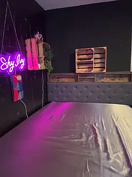 Shy-Ivy online show from 12-16-25, 10:37