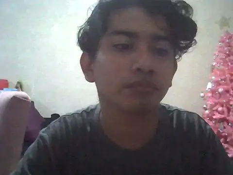 Snapshot of chikis_18 chatting on 12-21-25, 01:46 chikis 18 online show from 12-21-25, 01:46