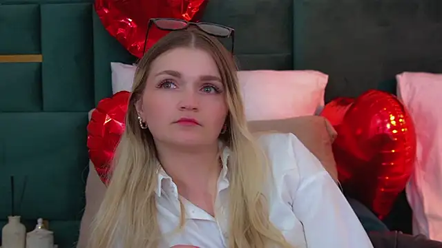 AnnyRaii online show from 02-14-26, 06:04