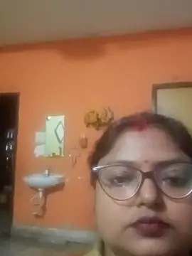 Snapshot of Simran62 chatting on 12-21-25, 05:31 Simran62 online show from 12-21-25, 05:31