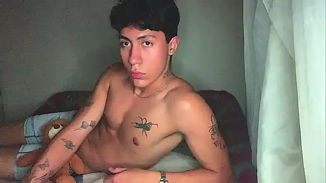 Snapshot of lyonjared_ chatting on 12-02-25, 01:44 lyonjared online show from 12-02-25, 01:44