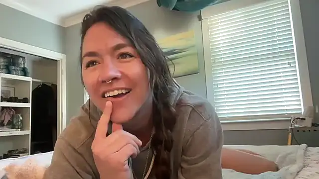 Snapshot of bendlikebecks chatting on 04-20-26, 01:25 bendlikebecks online show from 04-20-26, 01:25