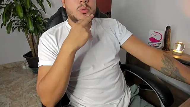 Snapshot of Mark__Brown chatting on 11-20-25, 04:34 Mark Brown online show from 11-20-25, 04:34