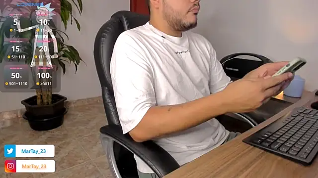 Snapshot of Mark__Brown chatting on 12-01-25, 12:21 Mark Brown online show from 12-01-25, 12:21