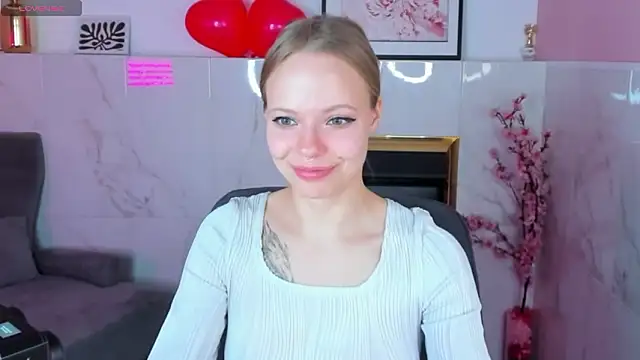 lucy loy online show from 02-10-26, 07:34