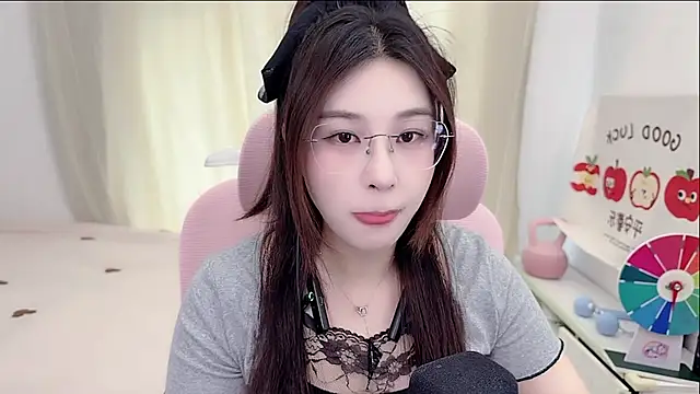Snapshot of TTtia_ chatting on 04-28-26, 03:33 TTtia online show from 04-28-26, 03:33