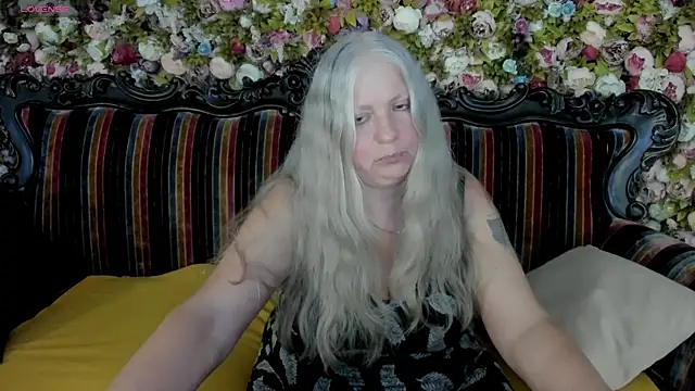 Snapshot of mariabelladonna chatting on 07-17-26, 10:25 mariabelladonna online show from 07-17-26, 10:25