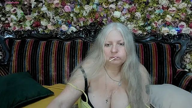 Snapshot of mariabelladonna chatting on 07-19-26, 04:22 mariabelladonna online show from 07-19-26, 04:22