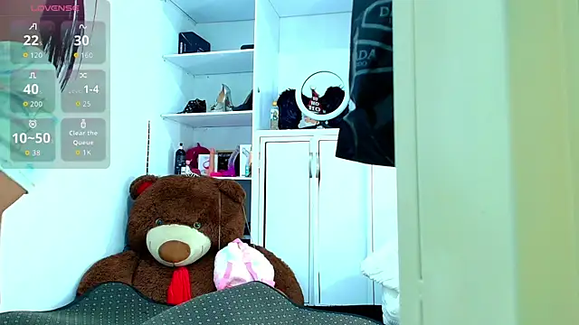 Snapshot of mia_fernand chatting on 11-18-25, 10:36 mia fernand online show from 11-18-25, 10:36