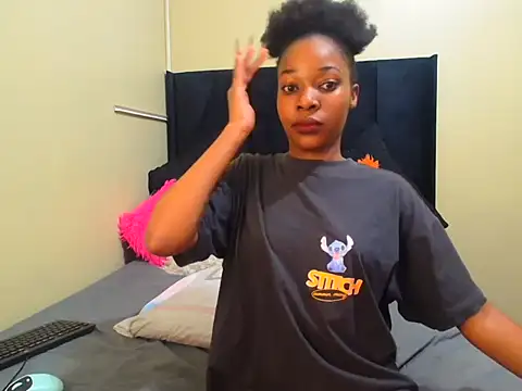 LisaBluexxx1 online show from 04-06-26, 09:38