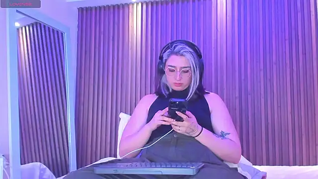 Snapshot of GabyRose9 chatting on 06-05-26, 08:25 GabyRose9 online show from 06-05-26, 08:25