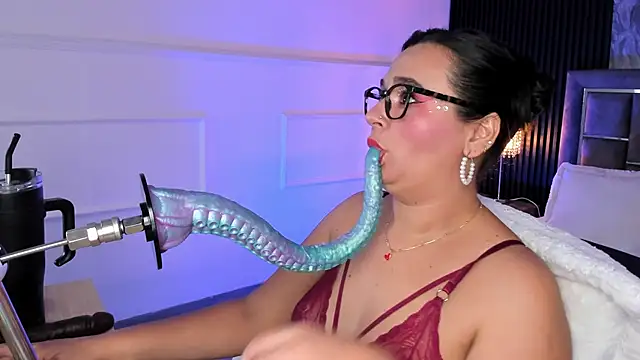 Snapshot of Sienarosewood chatting on 06-19-26, 04:17 Sienarosewood online show from 06-19-26, 04:17