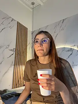 Snapshot of IsabelaStefano chatting on 12-20-25, 03:35 IsabelaStefano online show from 12-20-25, 03:35