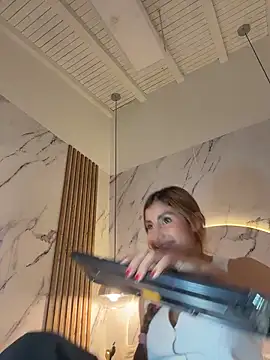 Snapshot of IsabelaStefano chatting on 12-22-25, 03:25 IsabelaStefano online show from 12-22-25, 03:25