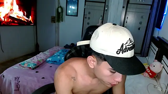 Snapshot of kennyonly_ chatting on 11-28-25, 02:36 kennyonly online show from 11-28-25, 02:36