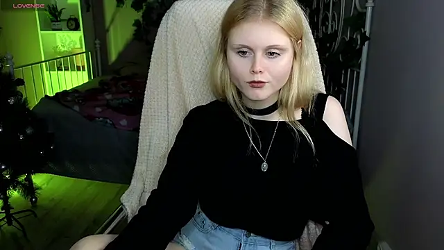 AnoraAmore online show from 12-14-25, 09:08