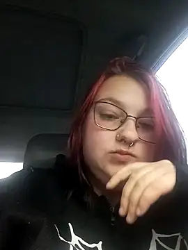 Snapshot of living420 chatting on 11-26-25, 08:32 living420 online show from 11-26-25, 08:32