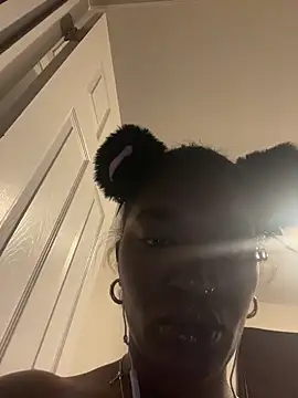 Snapshot of LelaniRose chatting on 12-03-25, 03:03 LelaniRose online show from 12-03-25, 03:03