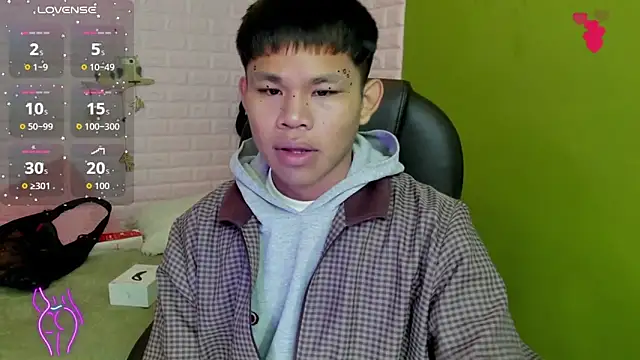 Snapshot of tommy_cherry_ chatting on 11-23-25, 04:18 tommy cherry online show from 11-23-25, 04:18