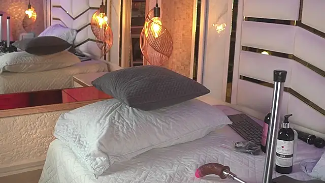 Snapshot of luciana_agudelo chatting on 06-06-26, 07:29 luciana agudelo online show from 06-06-26, 07:29