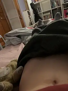 Snapshot of Leolignio chatting on 12-17-25, 01:50 Leolignio online show from 12-17-25, 01:50