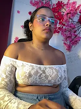 Snapshot of chleo_rosse chatting on 04-21-26, 04:12 chleo rosse online show from 04-21-26, 04:12