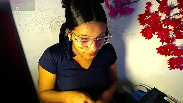 Snapshot of chleo_rosse chatting on 07-02-26, 04:02 chleo rosse online show from 07-02-26, 04:02