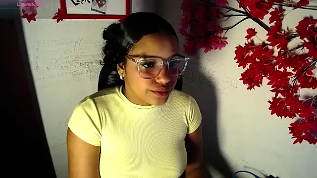 Snapshot of chleo_rosse chatting on 07-09-26, 03:05 chleo rosse online show from 07-09-26, 03:05