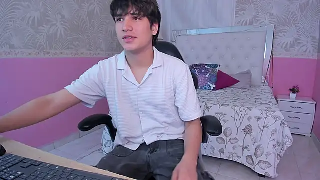 Snapshot of JakeSummer_ chatting on 11-25-25, 01:44 JakeSummer online show from 11-25-25, 01:44