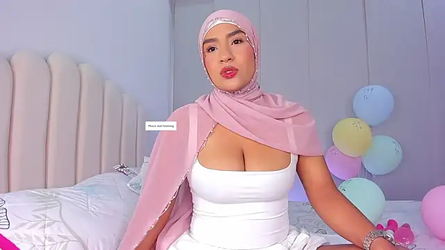 Snapshot of Amira-Zahra chatting on 04-19-26, 09:39 Amira-Zahra online show from 04-19-26, 09:39